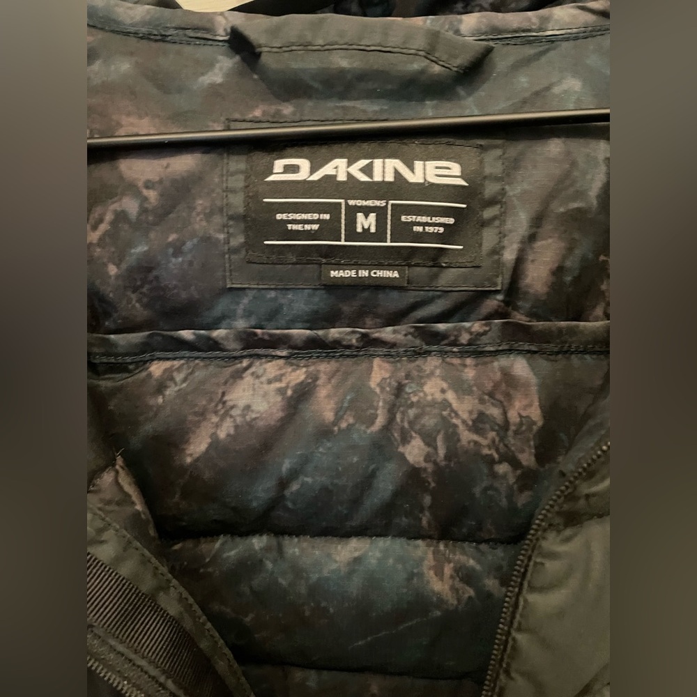 Dakine Women’s Deville Down Puffy Jacket. Size Medium. So Cozy! Great Condition. - Picture 9 of 10